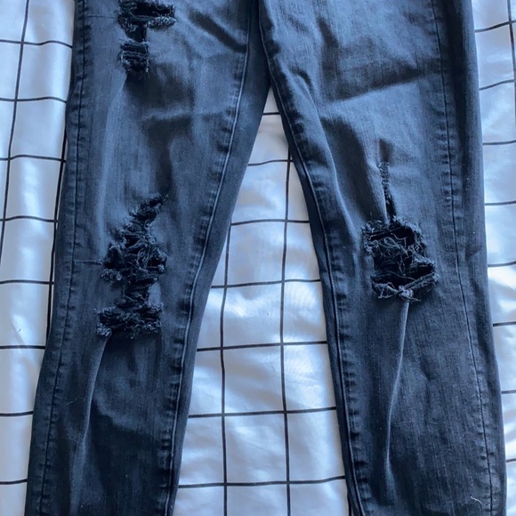 American Eagle ripped skinny jeans - Picture 2 of 4